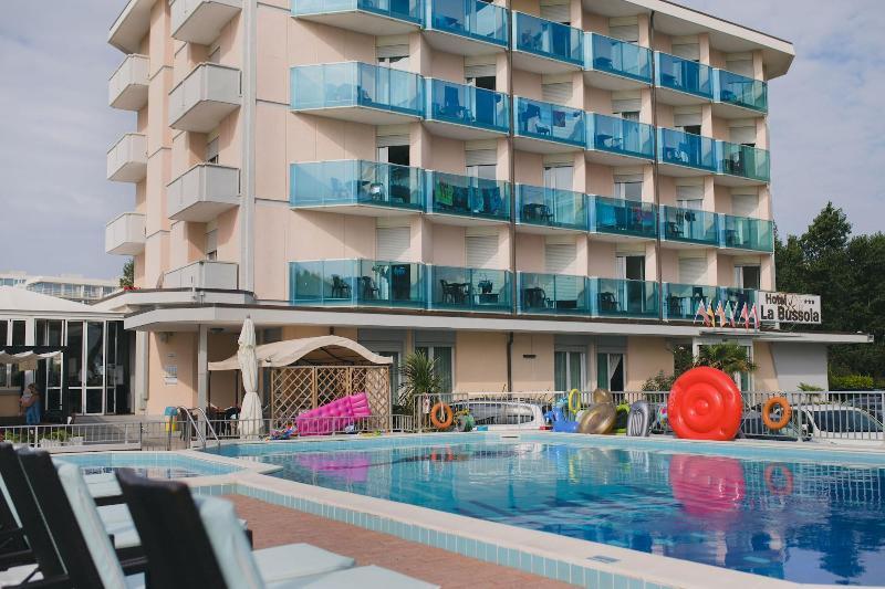 Hotel La Bussola ลิโดดิเยโซโล ภายนอก รูปภาพ