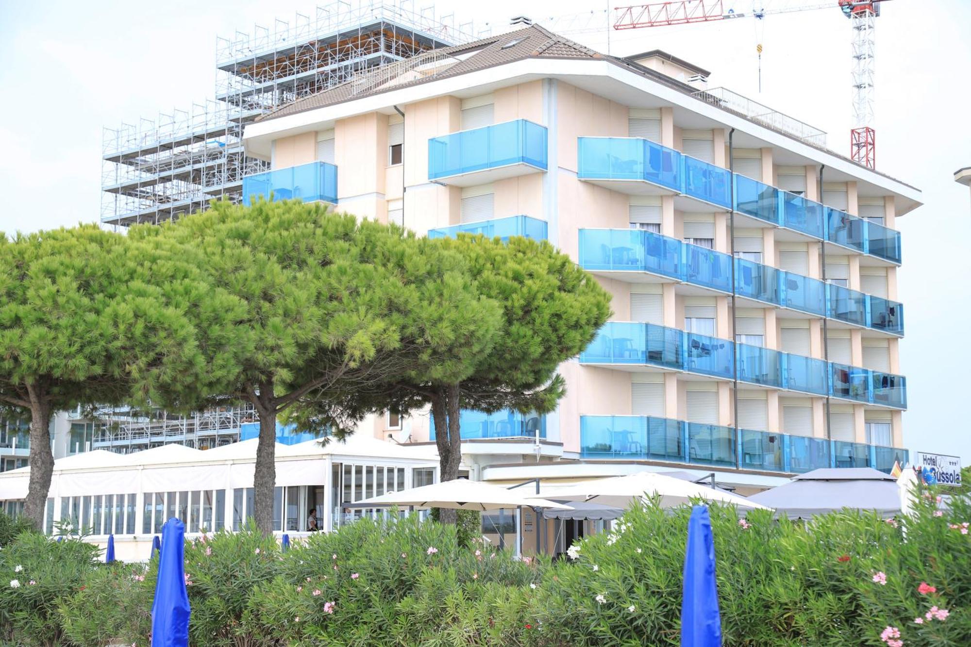 Hotel La Bussola ลิโดดิเยโซโล ภายนอก รูปภาพ