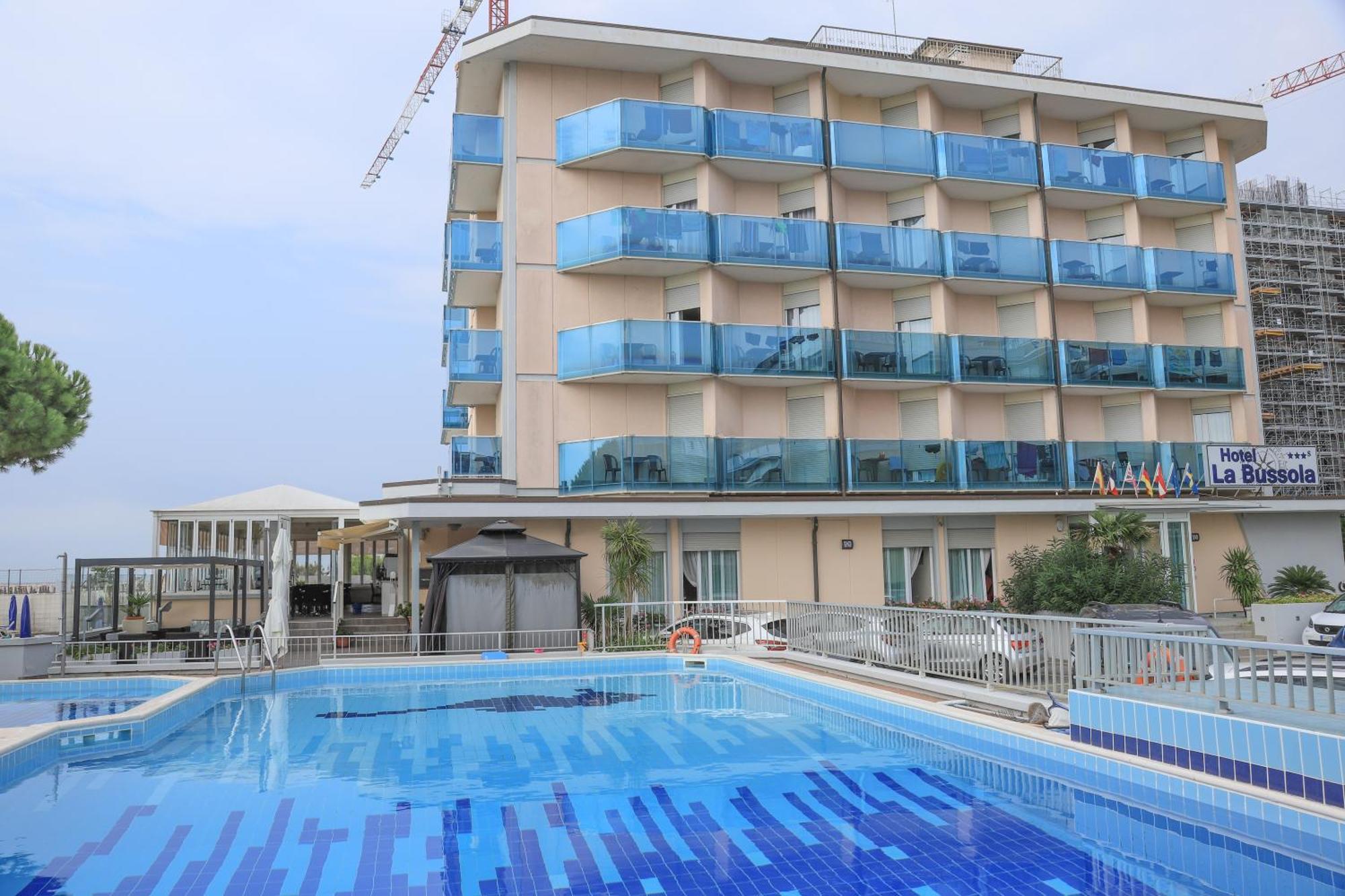 Hotel La Bussola ลิโดดิเยโซโล ภายนอก รูปภาพ
