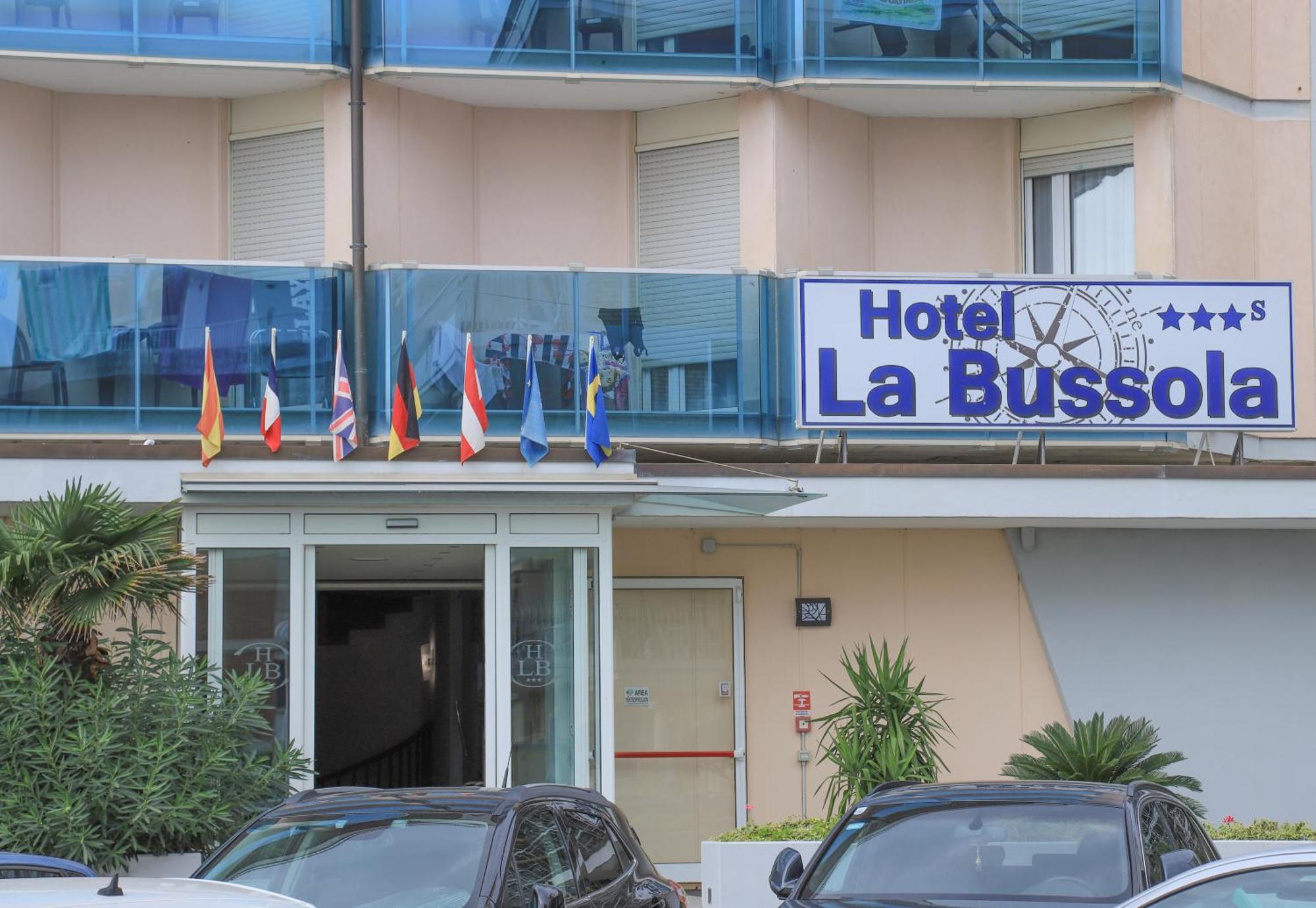Hotel La Bussola ลิโดดิเยโซโล ภายนอก รูปภาพ