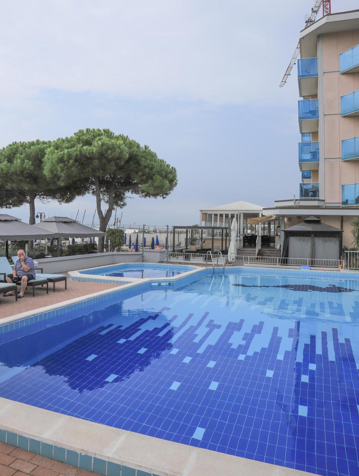 Hotel La Bussola ลิโดดิเยโซโล ภายนอก รูปภาพ