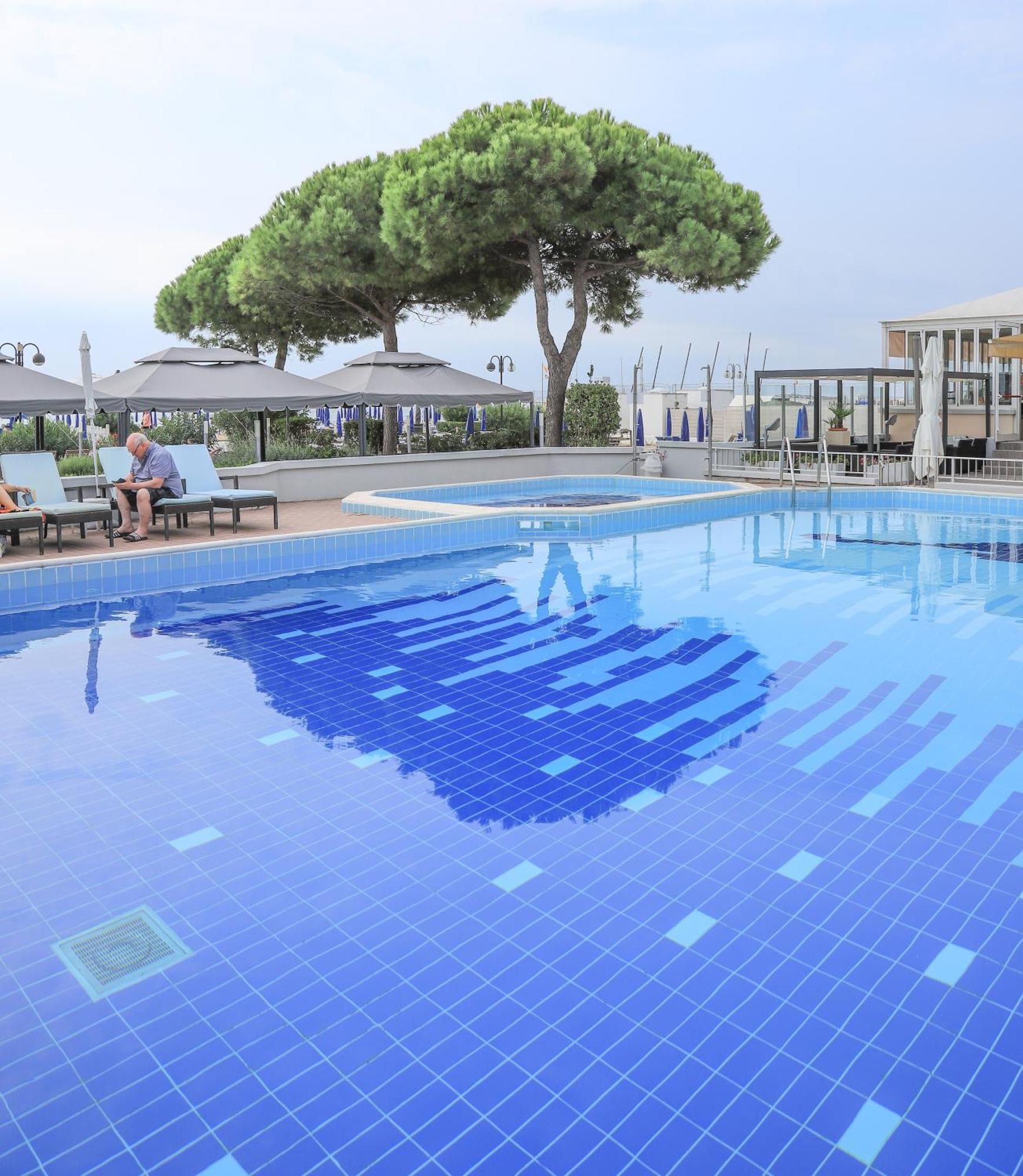 Hotel La Bussola ลิโดดิเยโซโล ภายนอก รูปภาพ