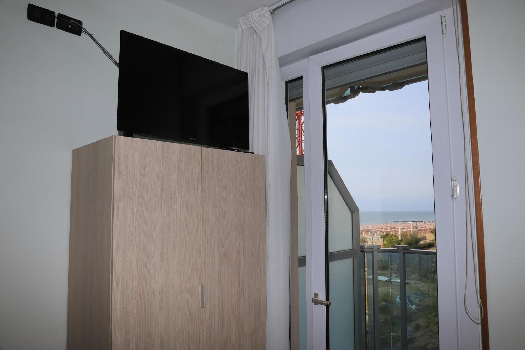 Hotel La Bussola ลิโดดิเยโซโล ภายนอก รูปภาพ