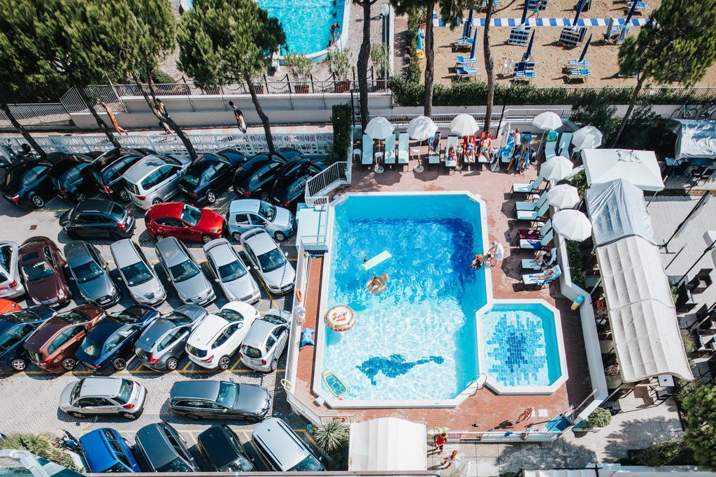 Hotel La Bussola ลิโดดิเยโซโล ภายนอก รูปภาพ