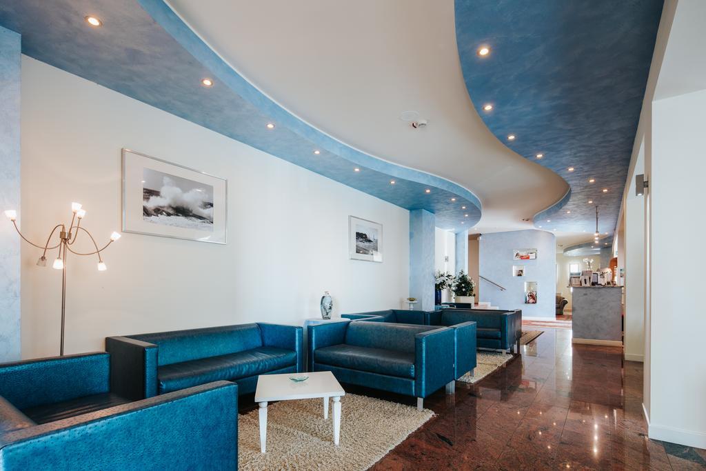 Hotel La Bussola ลิโดดิเยโซโล ภายนอก รูปภาพ