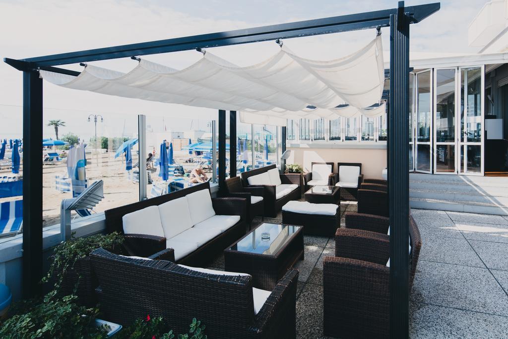 Hotel La Bussola ลิโดดิเยโซโล ภายนอก รูปภาพ