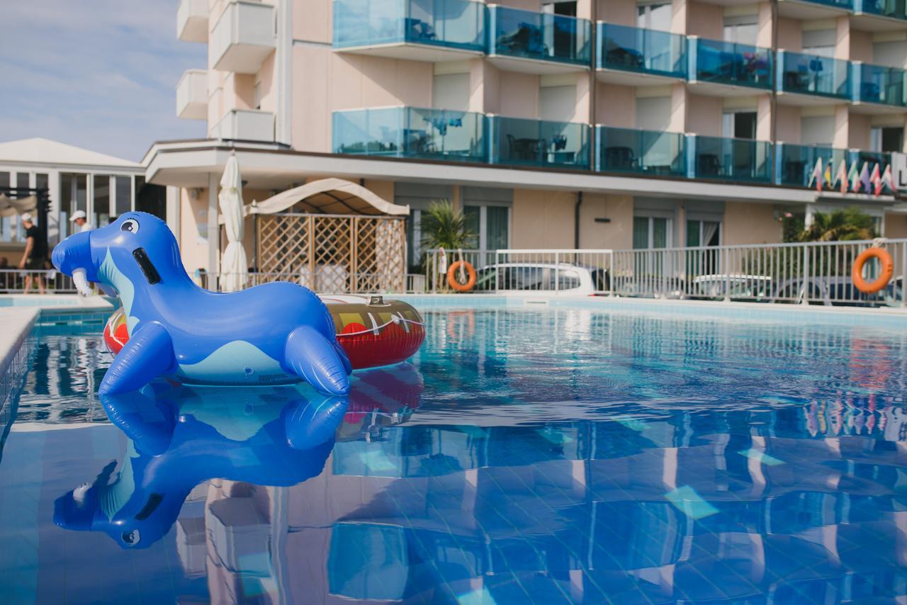 Hotel La Bussola ลิโดดิเยโซโล ภายนอก รูปภาพ