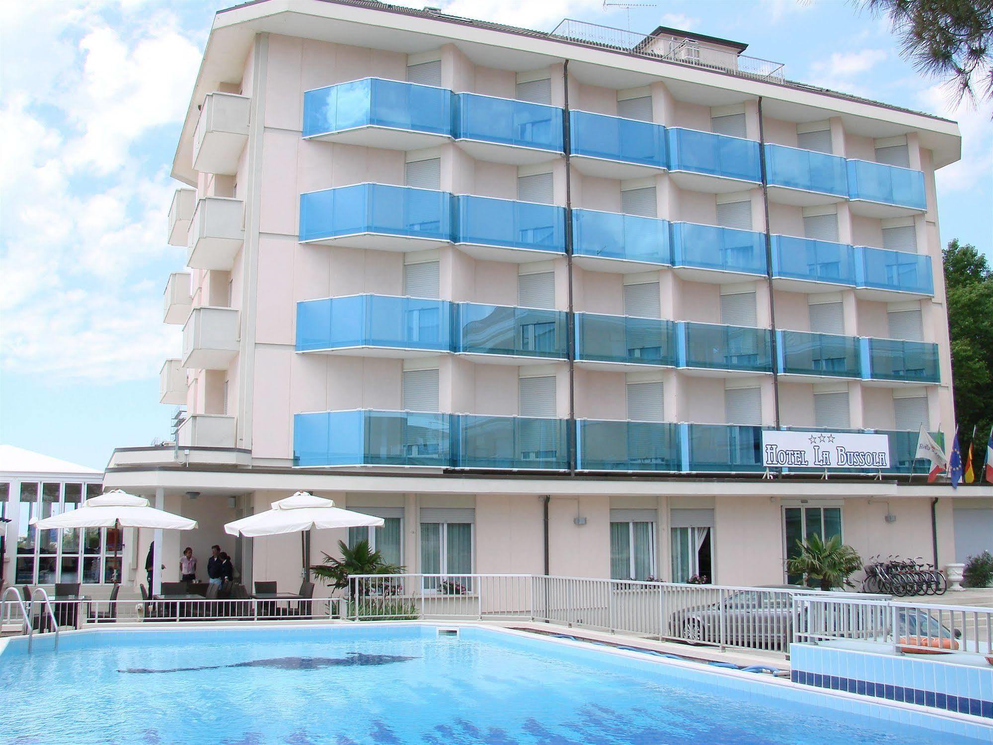 Hotel La Bussola ลิโดดิเยโซโล ภายนอก รูปภาพ